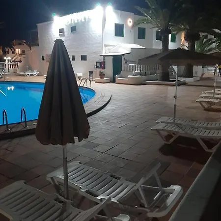 Casa Anna. Pool And Next To The Hébergement de vacances *